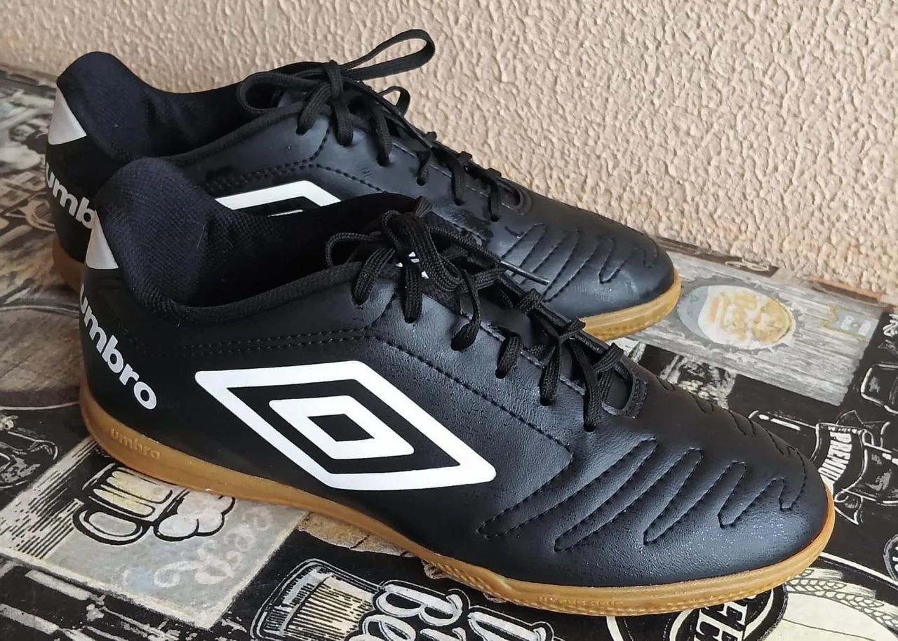 Chuteiras Umbro Futsal - Tamanho 39