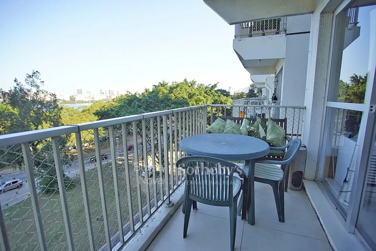 Apartamento reformado com vista para a Lagoa e mata - Foto 2
