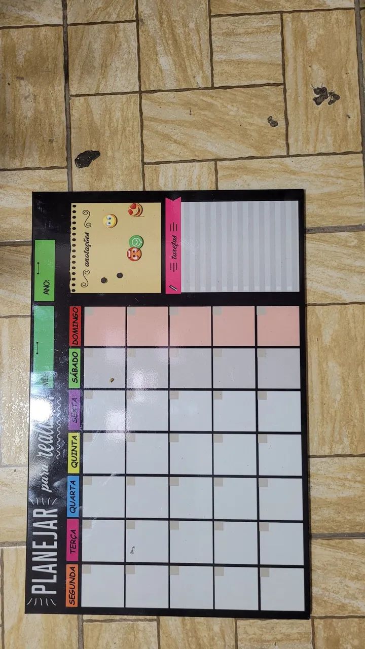 Quadro agenda em metal.