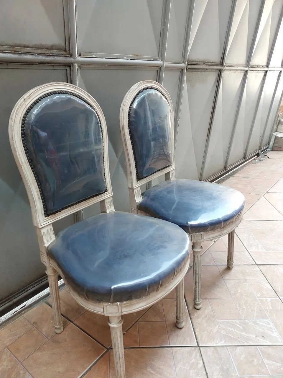 CADEIRAS O PAR EM PERFEITO ESTADO  - Foto 2