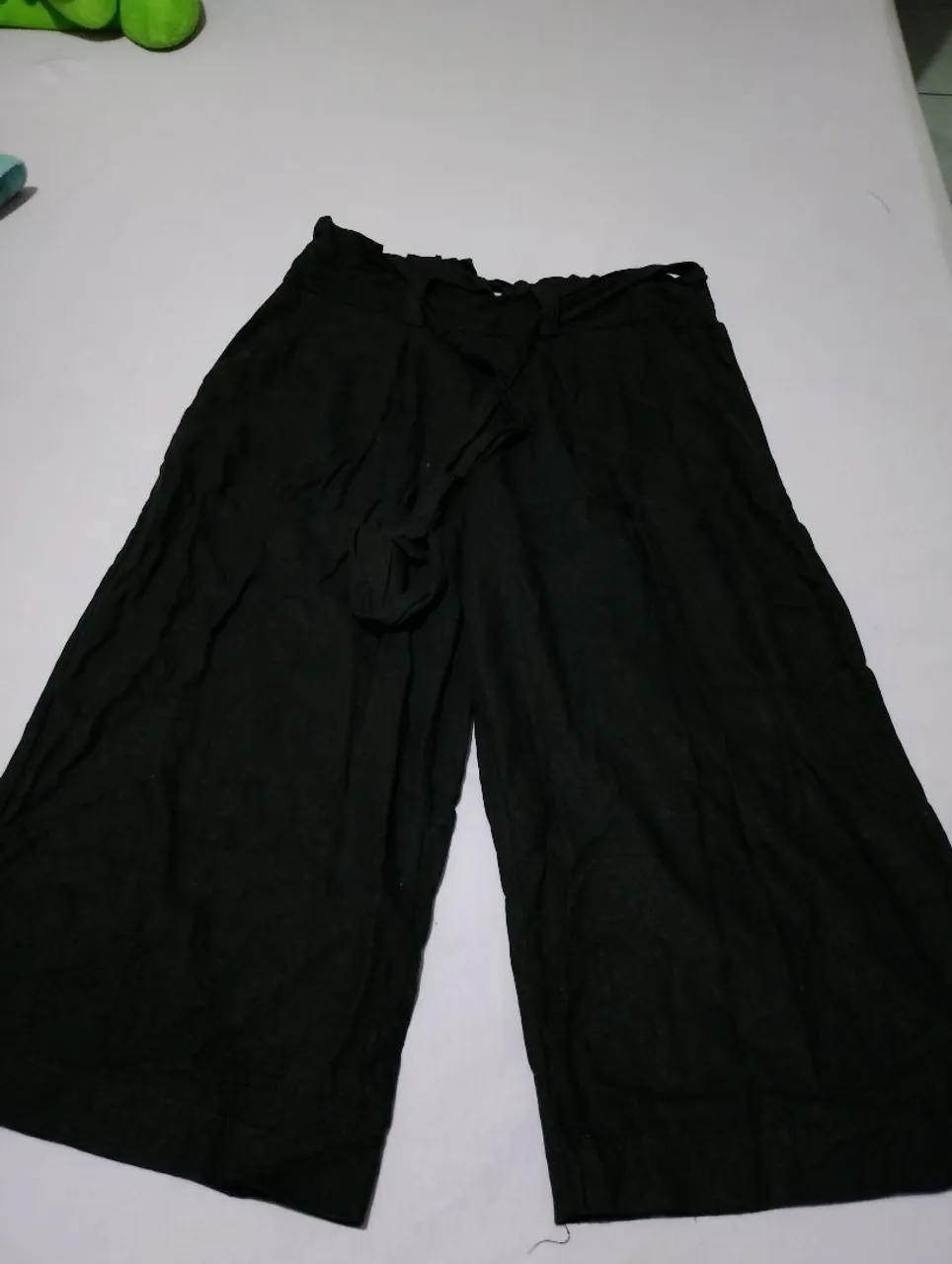 Calça Pantalona Preta com Cinto