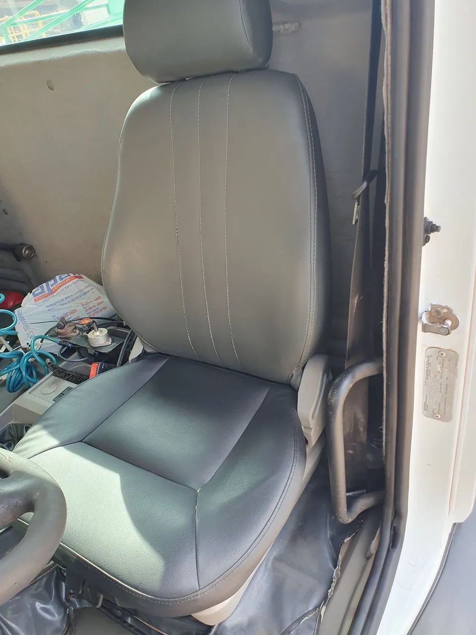 caminhão constelation 31320 pipa - Foto 13