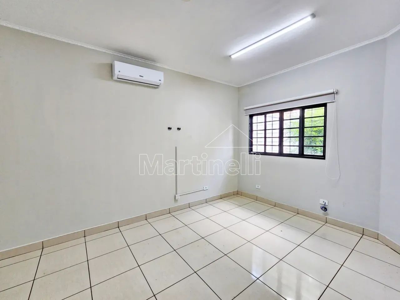 Casa térrea de 200m² de área construída a venda, próximo ao Supermercado Copercana - Bairr