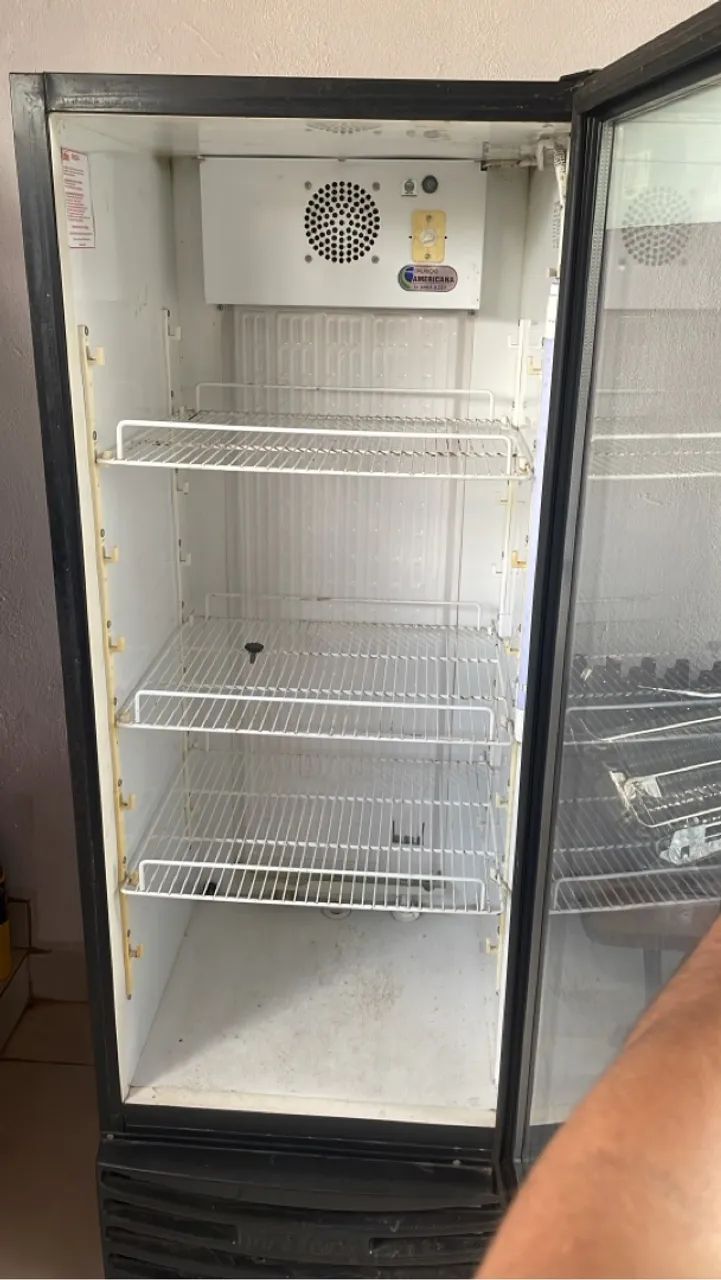 Expositora de bebidas seminova com garantia 220v. Funcionando perfeitamente  - Foto 2