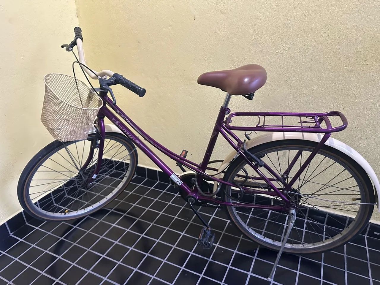 Bicicleta feminina com cesta - Foto 4