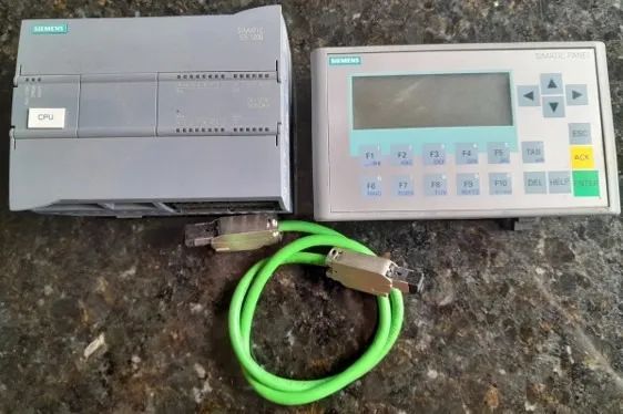PLC e IHM Siemens - CPU 1215C e IHM Siemens KP300 Basic mono PN