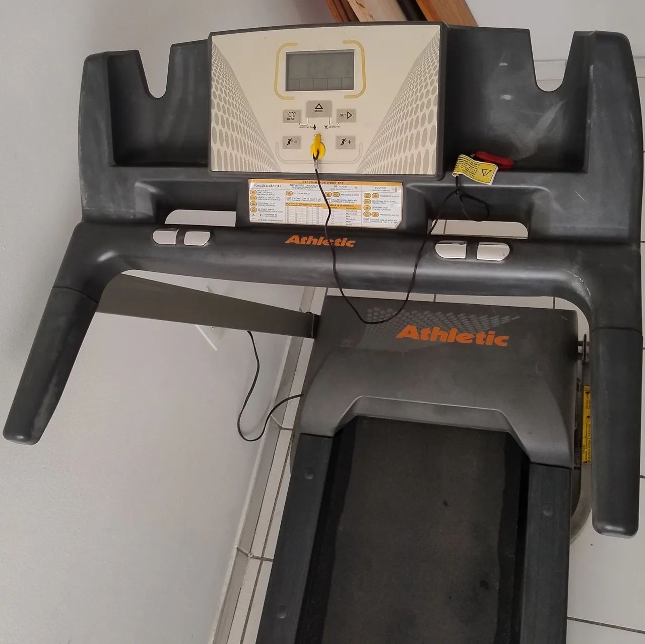 Esteira ergométrica Athletic Advanced-430EE, funcionando64315084205697121