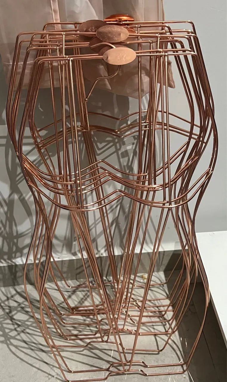 Para loja  cabide cor rosé gold  