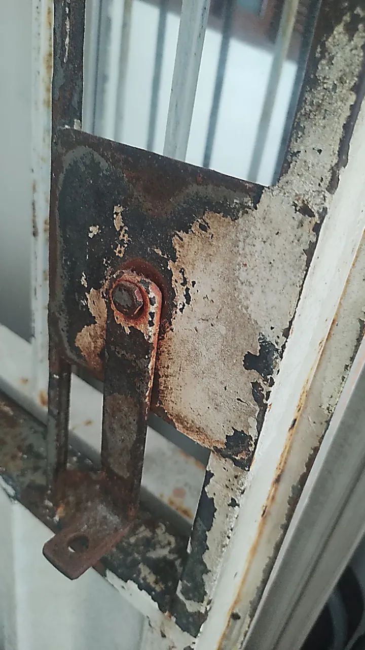 Iron and Metalon Gate64717311164802121