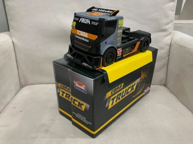 Miniatura caminhão de corrida copa truck 