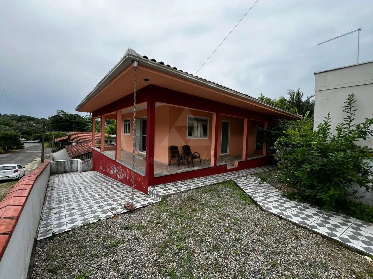 SOBRADO À VENDA COM 3 DORMITÓRIOS, SENDO 1 SUÍTE, 180m², R$899.000,00, BAIRRO ITAJUBA, BAR - Foto 2