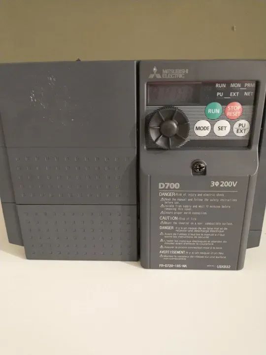 Inversor de frequência Mitsubishi D700 Series FR-D720