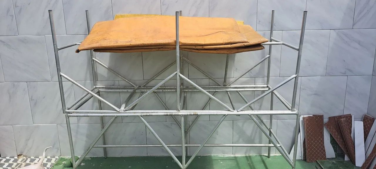 Estrutura de alumínio para macas de bronze
