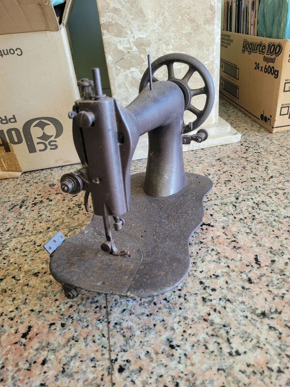 Máquina de costura antiga Singer - Foto 4