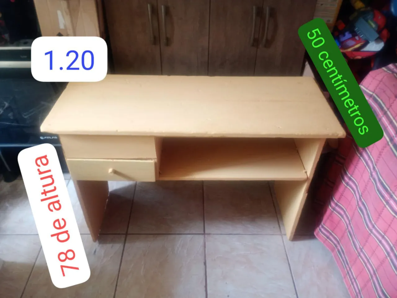 Mesa de madeira com gaveta - 1.20m x 50cm