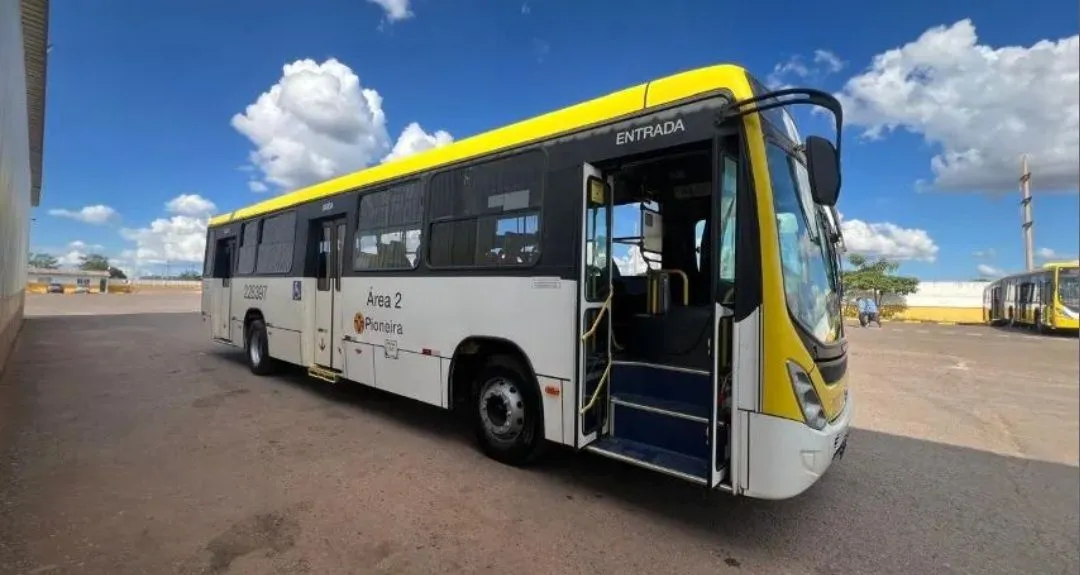 Mercedes-Benz ÔNIBUS OF-1721 ano 2020 (parcela)