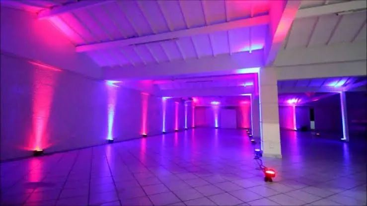 Iluminação para festa barata 