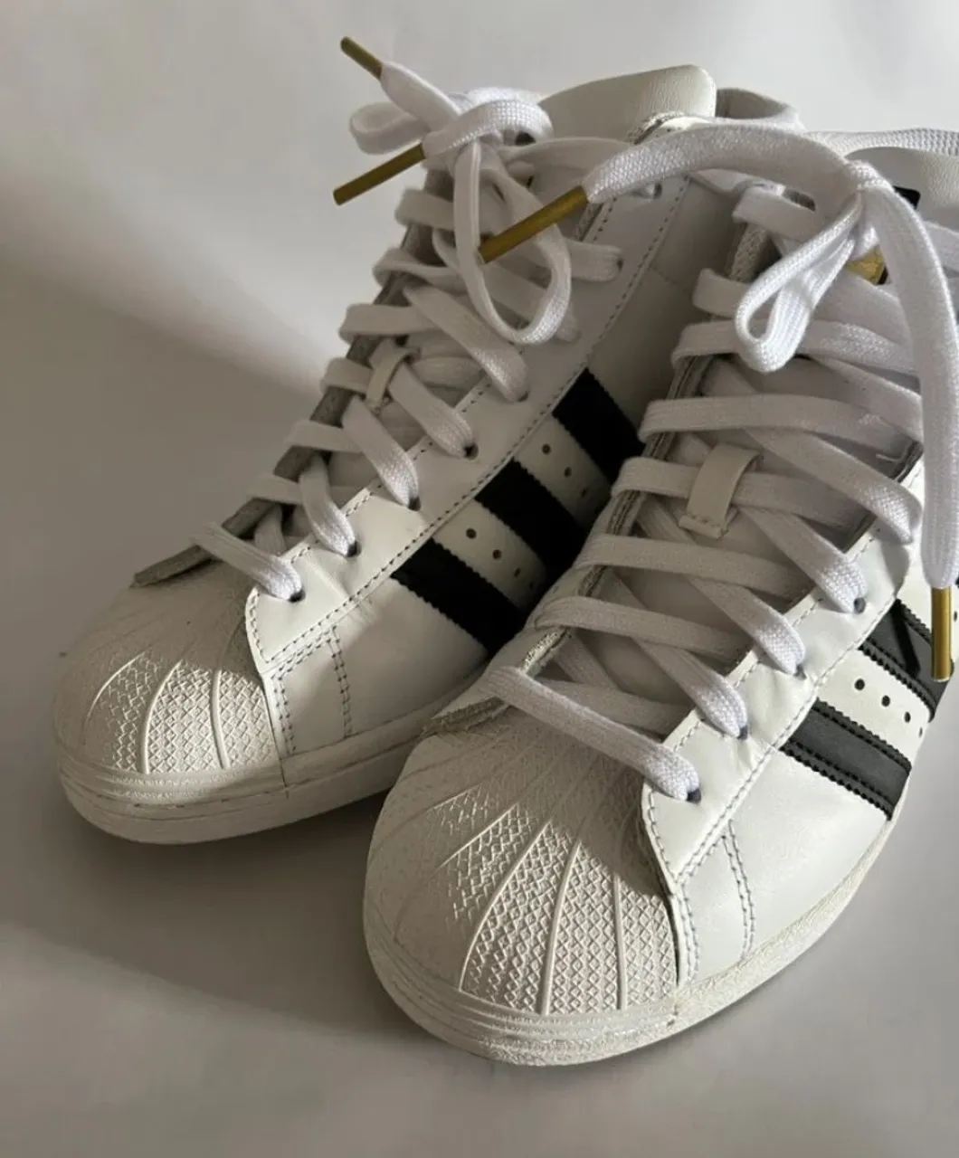 Adidas Superstar High Branco com Detalhes Dourados