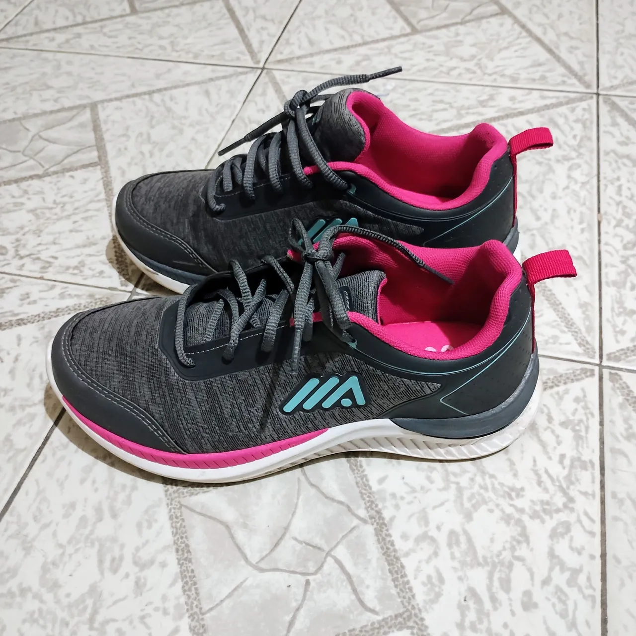 Tênis Esportivo Feminino - Conforto e Estilo Marca Ace loja C&A