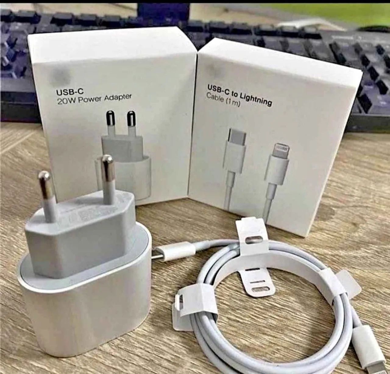 Carregador Apple USB-C 20W + Cabo Lightning