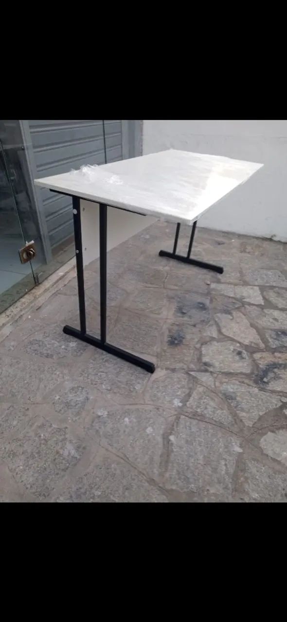 Mesa de Escritório Branca com Pés em Metal - Foto 5