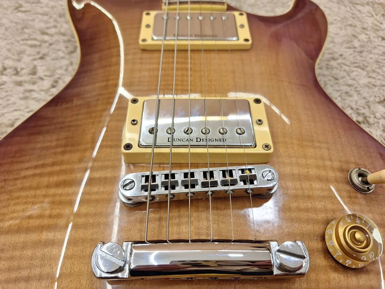 Guitarra Cort M600 com Captadores Duncan Designed - Foto 2