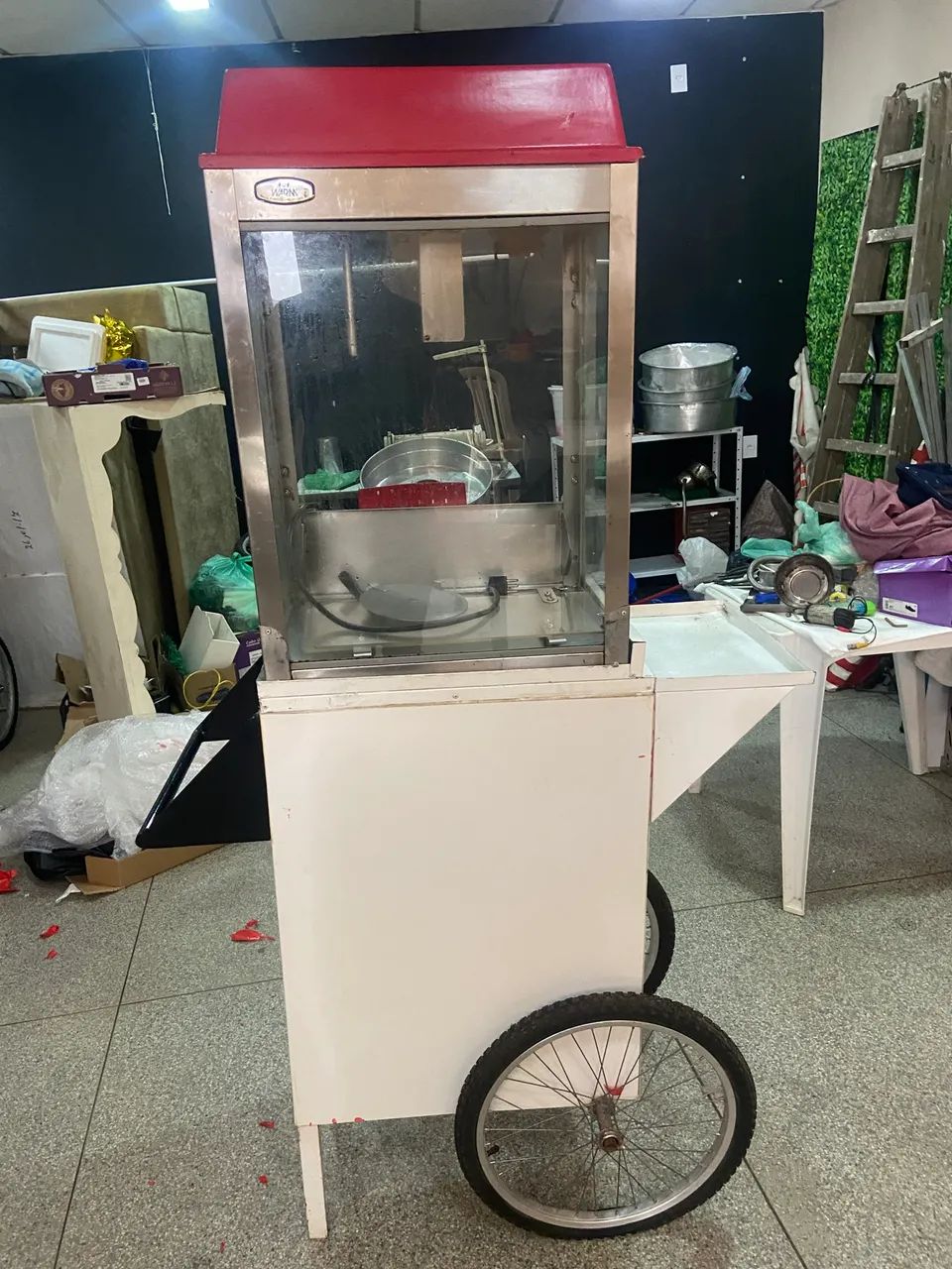 Carrinho com pipoqueira elétrica profissional 