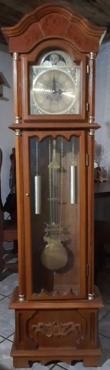 Relógio pedestal de chão. 