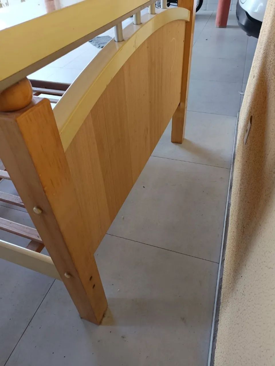 Cama de casal de madeira maciça resistente, com cabeceira e colchão de Onix - Foto 2
