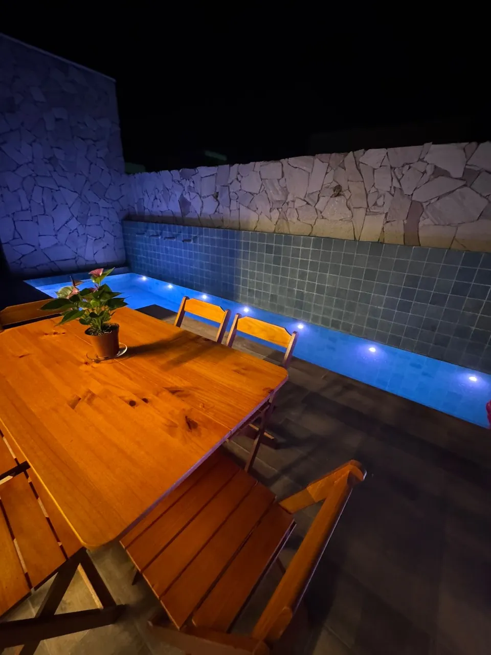 Casa em condomínio fechado com 4/4 porteira fechada