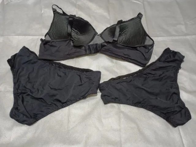 SUTIÃ COM 2 CALCINHAS COR PRETA - TAM. 52 PLUS SIZE - NOVO - Foto 2
