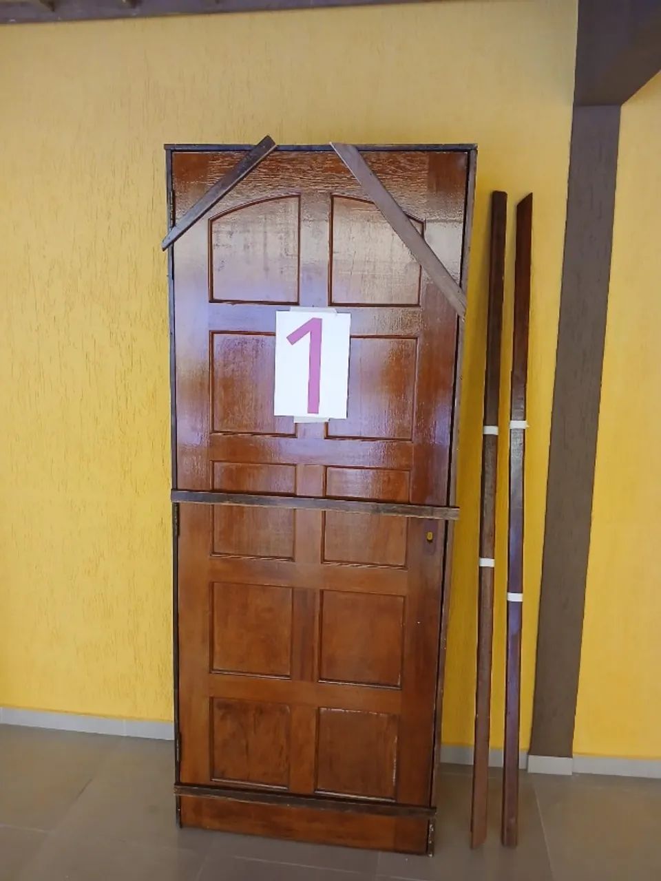 Porta de Madeira Maciça, caixonete, dobradiças e alisar. - Foto 4