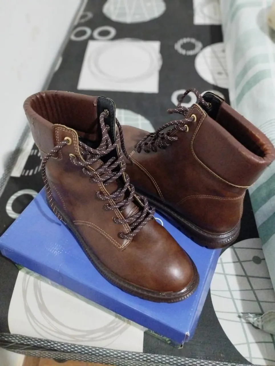 Botas de Couro Marrom