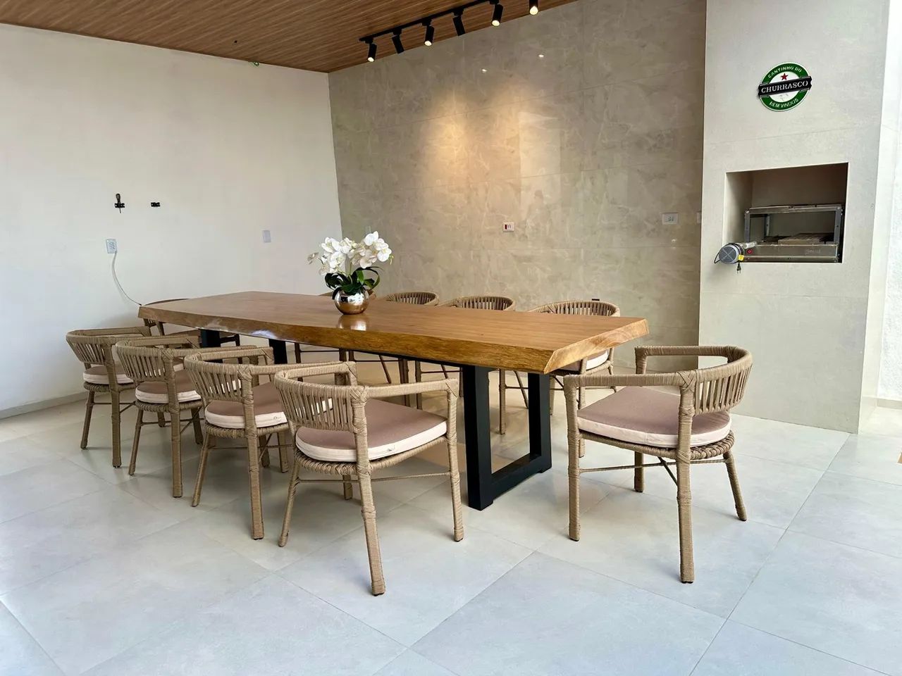 Mesa de Jantar em Madeira Maciça com Cadeiras. - Foto 2