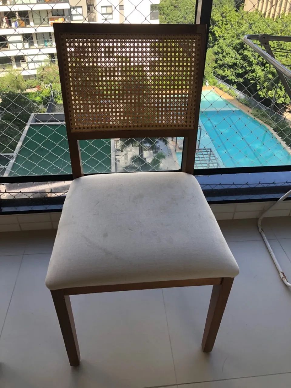 Conjunto de Cadeiras de Jantar confortáveis em ótimo estado - Foto 5