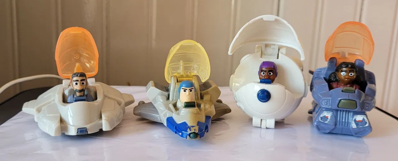 Lote 4 Bonecos Pilotando Nave Buzz Lightyear Mcdonalds