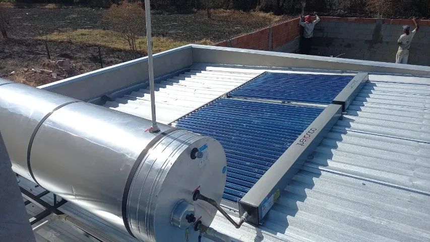 Aquecedor solar com módulo á vácuo