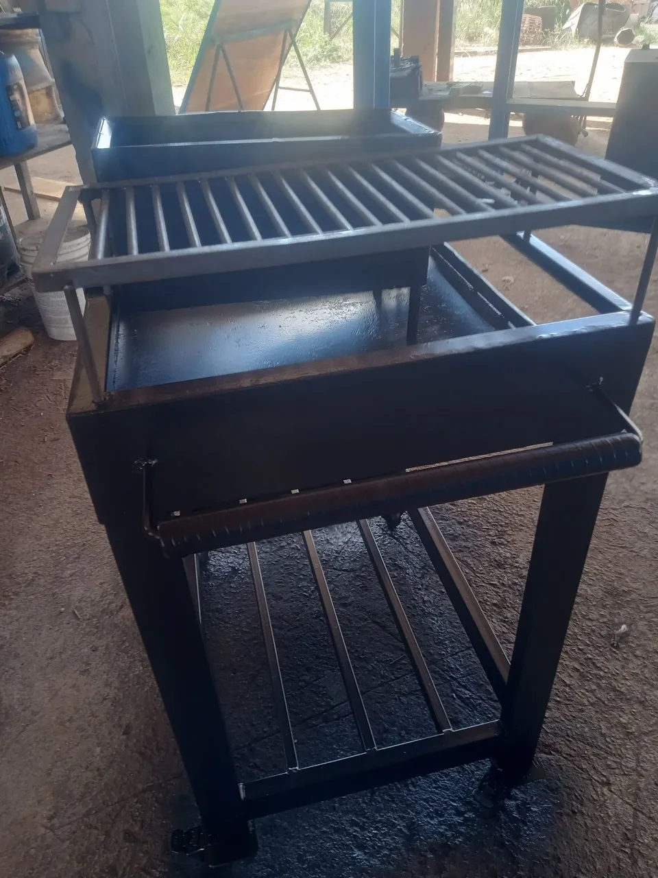 Churrasqueira de Aço Reforçada