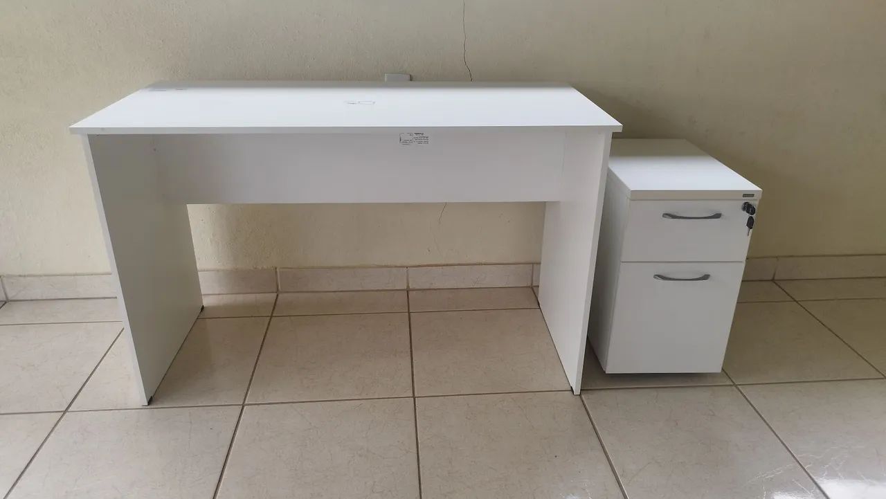 Mesa de escritório com Gaveteiro (Entrego)