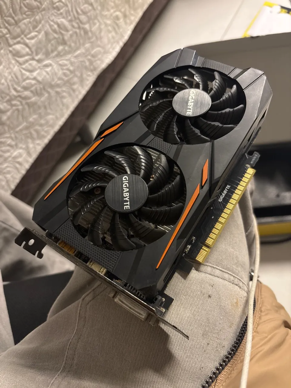 Placa de Vídeo Gigabyte com duas ventoinhas