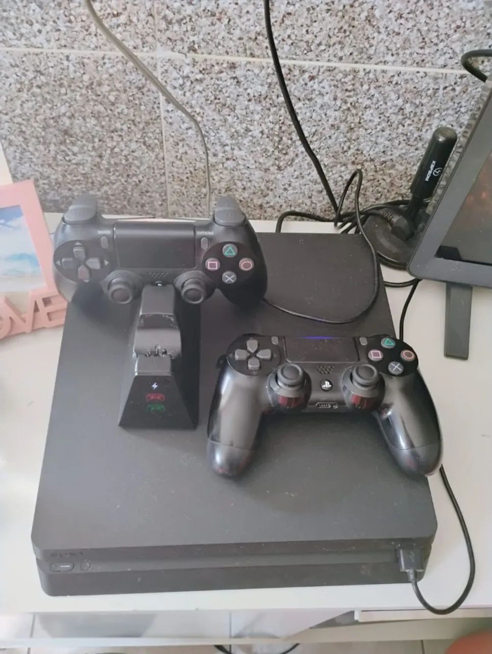 Playstation 4 Slim + 2 controles - Foto 2
