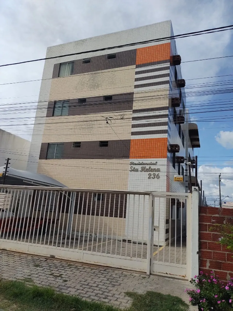 Apartamento com 03 quartos, próximo á Orla. Disponível para locação.