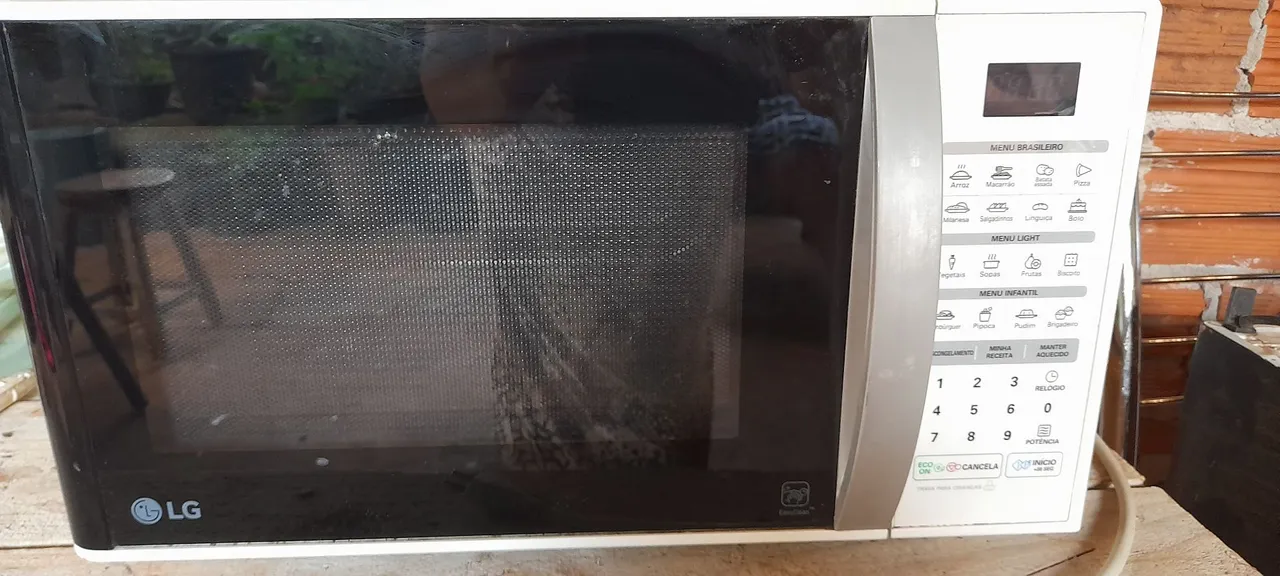 Micro-ondas LG em perfeito estado