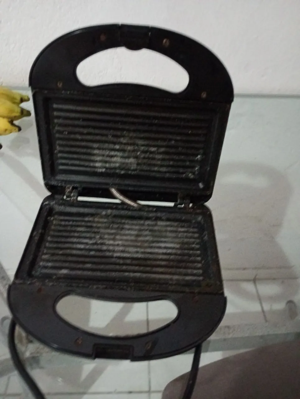 Sanduicheira Elétrica Compacta - Ideal para o dia a dia!