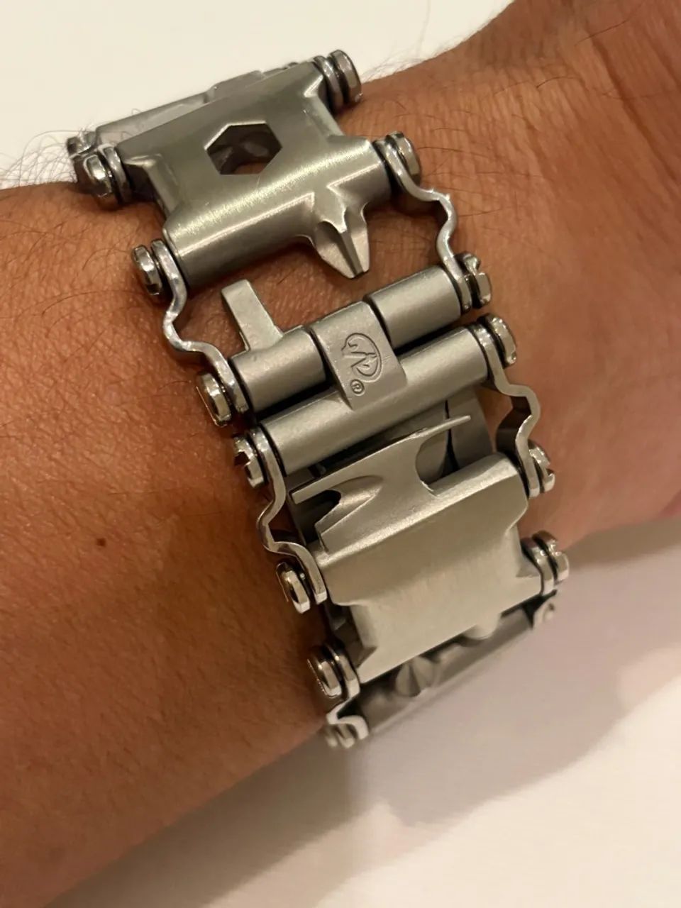 Bracelete Masculino Multi-Ferramentas em Aço Inoxidável - Estilo Tático - Foto 4