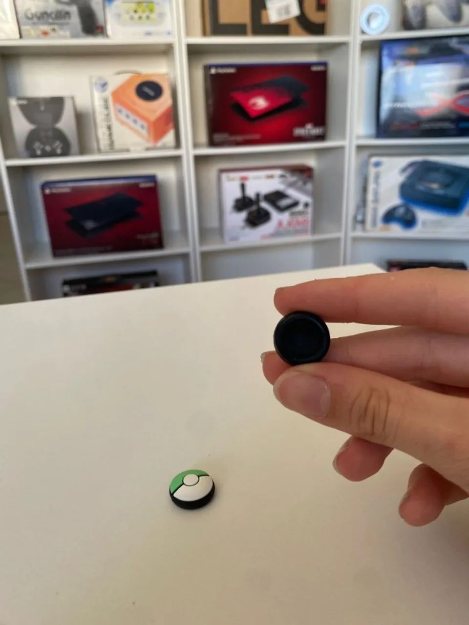 Vendo Par de Grips Pokémon Azul e Verde Semi novo - Foto 2