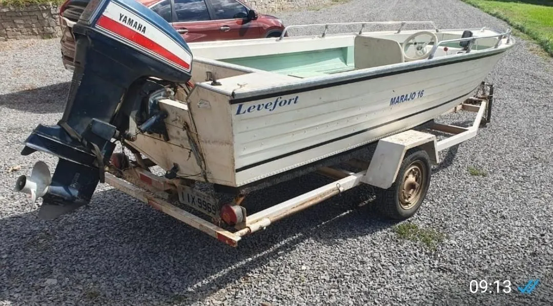 Lancha Barco modelo Marajo 16pes marca Levefort, acompanha Reboque rodoviária junto