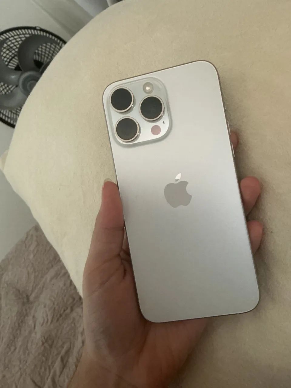 iPhone 15 pro Max 256gb semi novo - Celulares e Smartphones