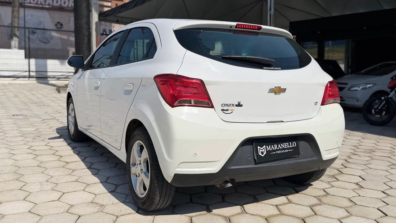Chevrolet Onix Hatch LT 1.4 8V Flex Mec. 4P 2019 - Foto 4