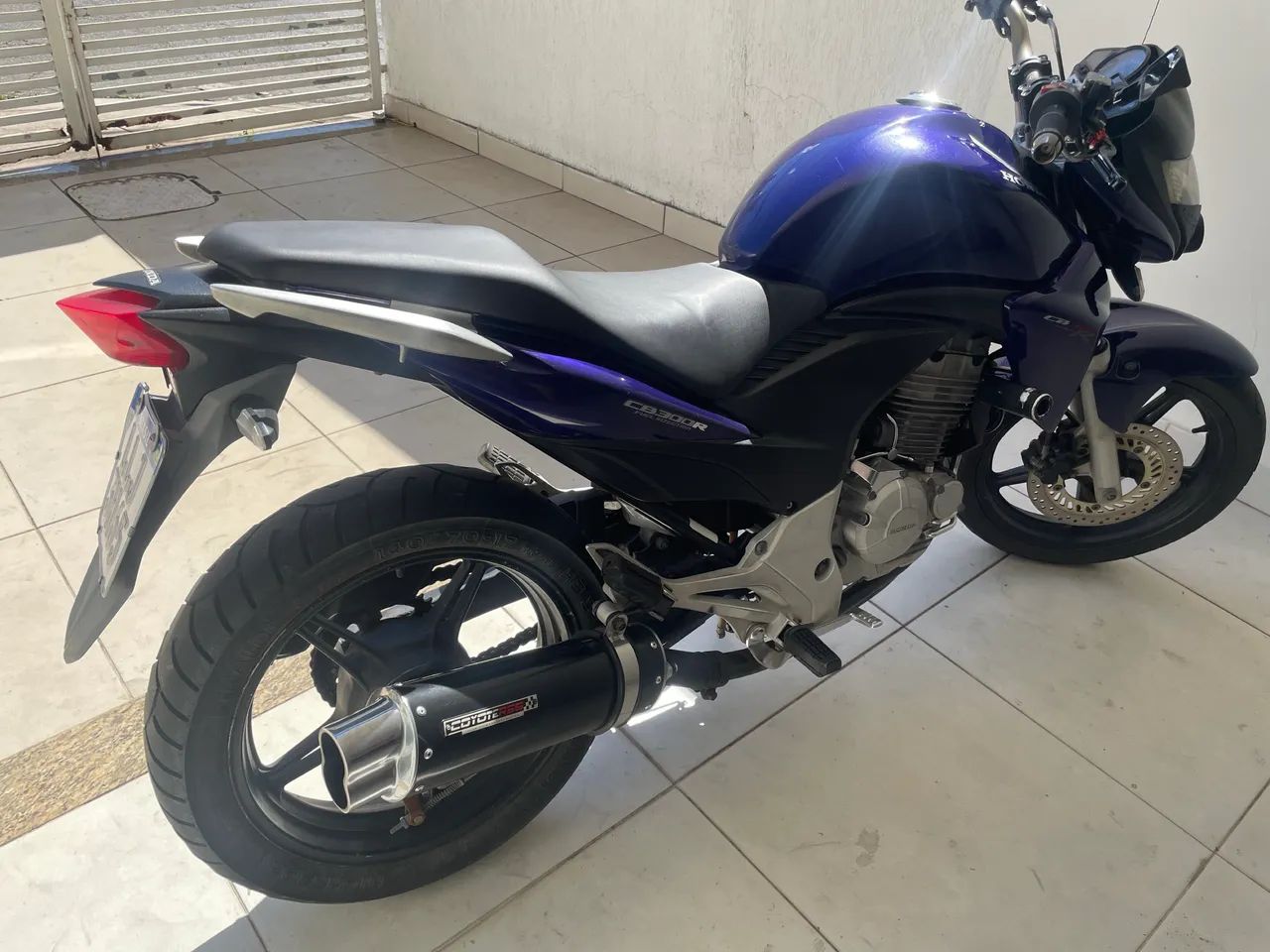 Cb300 nova e com acessórios 